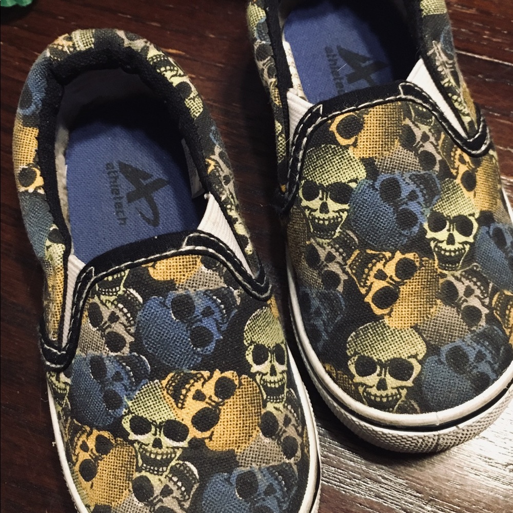 Skull head sneakers
